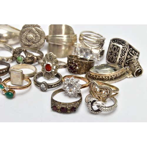 108 - AN ASSORTMENT OF SILVER AND WHITE METAL JEWELLERY, to include two silver rings, hallmarked silver, a... 