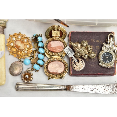 125 - A BOX OF ASSORTED ITEMS, to include a gilt bracelet, set with five oval goldstone stones, an assortm... 