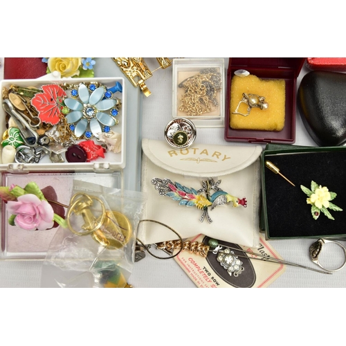 128 - A BOX OF ASSORTED JEWELLERY, to include a silver heart padlock clasp, hallmarked silver Sheffield, a... 