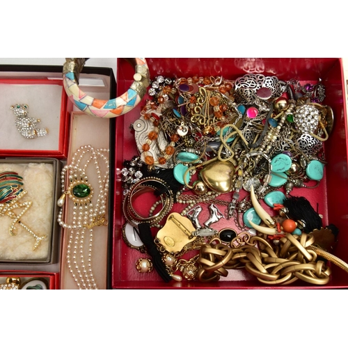 137 - A SELECTION OF COSTUME JEWELLERY, to include a gold-plated swivel fob set with bloodstone and carnel... 