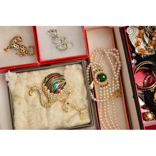 137 - A SELECTION OF COSTUME JEWELLERY, to include a gold-plated swivel fob set with bloodstone and carnel... 