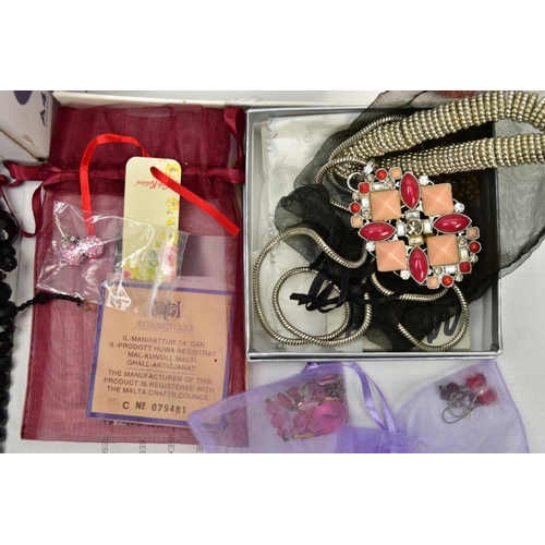 160 - A BOX OF ASSORTED COSTUME JEWELLERY AND ITEMS, to include a small cream jewellery box with costume j... 