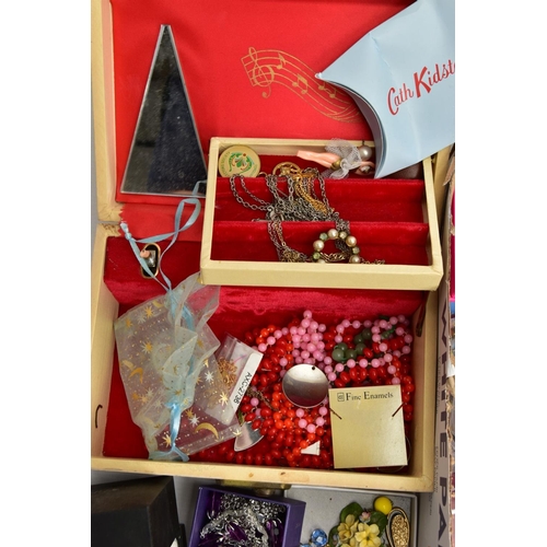 160 - A BOX OF ASSORTED COSTUME JEWELLERY AND ITEMS, to include a small cream jewellery box with costume j... 