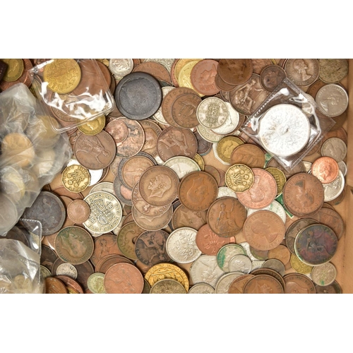 181 - A SHOE BOX CONTAINING MIXED COINS WITH A SMALL AMOUNT OF SILVER, to include an Arthur price boxed di... 