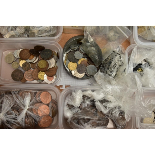 189 - A LARGE AND HEAVY BOX OF MIXED COINAGE AND COMMEMORATIVES, to include over 1.6 kilo of mainly UK .50... 