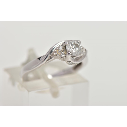 86 - AN 18CT WHITE GOLD DIAMOND RING, the brilliant cut diamond with asymmetric brilliant cut diamond tre... 