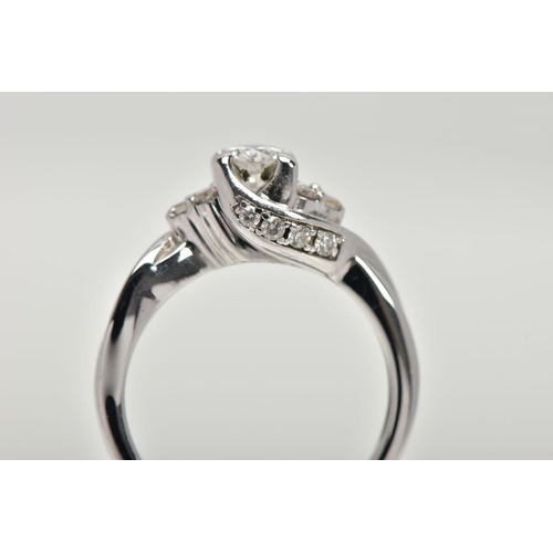 86 - AN 18CT WHITE GOLD DIAMOND RING, the brilliant cut diamond with asymmetric brilliant cut diamond tre... 