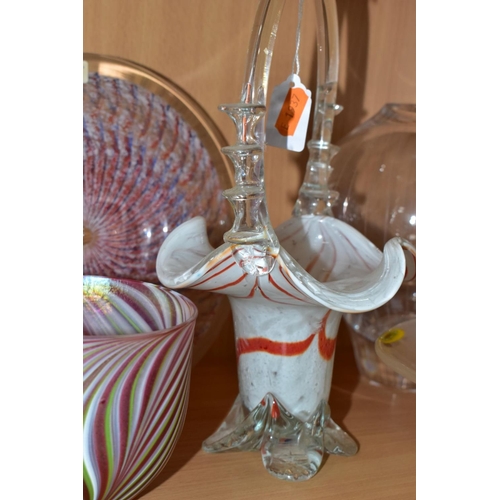 446 - FIVE PIECES OF MODERN AND STUDIO GLASSWARE, comprising a Stephens clear lead crystal hand blown and ... 