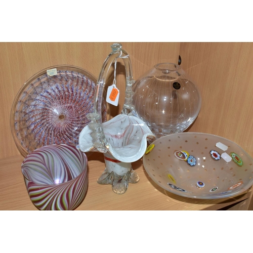 446 - FIVE PIECES OF MODERN AND STUDIO GLASSWARE, comprising a Stephens clear lead crystal hand blown and ... 