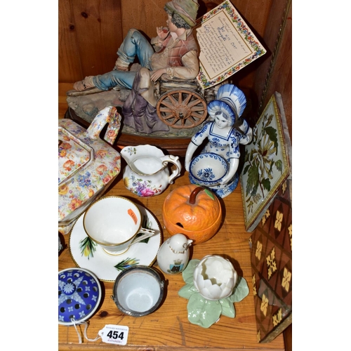 454 - A GROUP OF 19TH AND 20TH CENTURY CERAMICS, including an early 19th century leaf shaped earthenware p... 