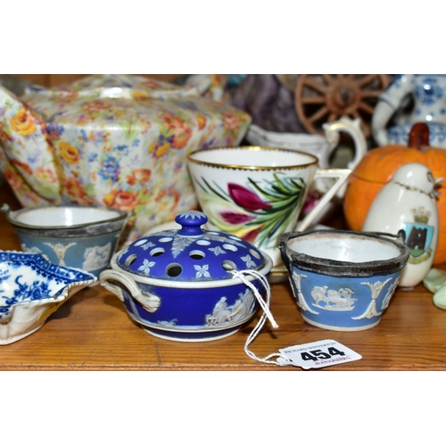 454 - A GROUP OF 19TH AND 20TH CENTURY CERAMICS, including an early 19th century leaf shaped earthenware p... 