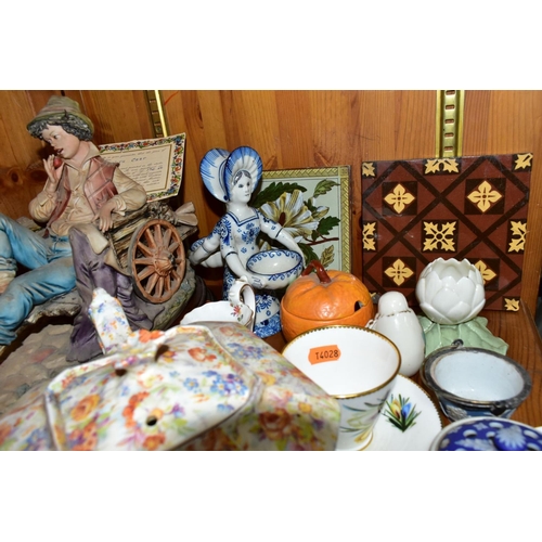 454 - A GROUP OF 19TH AND 20TH CENTURY CERAMICS, including an early 19th century leaf shaped earthenware p... 