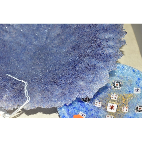 463 - FIVE PIECES OF STUDIO GLASS, including a Jane Flanagan textured blue glass dish with rough edge, dia... 