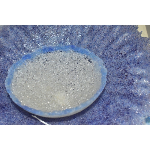 463 - FIVE PIECES OF STUDIO GLASS, including a Jane Flanagan textured blue glass dish with rough edge, dia... 