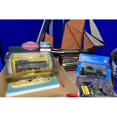 501 - A BOX AND LOOSE MODEL BOAT AND DIECAST VEHICLES, to include a boxed Lesney Matchbox Austin A55 Cambr... 