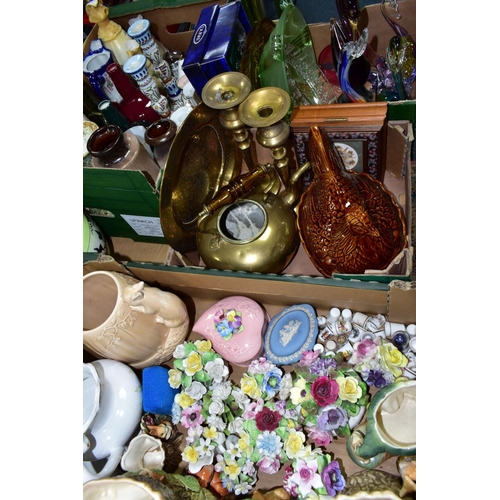 515 - FIVE BOXES AND LOOSE CERAMICS AND GLASSWARES, to include a Sylvac 1115 squirrel and acorn jug in lig... 