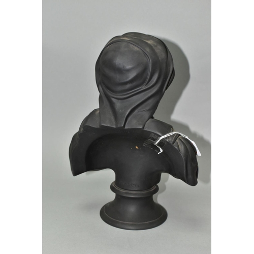 522 - A 20TH CENTURY WEDGWOOD BLACK BASALT BUST OF CHAUCER, on a socle base, impressed marks to both secti... 