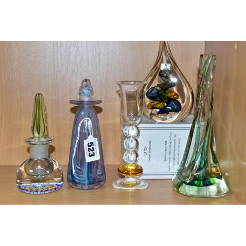 523 - FIVE PIECES OF STUDIO GLASS, comprising a Tim Simon for Uredale Glass conical scent bottle, the stop... 