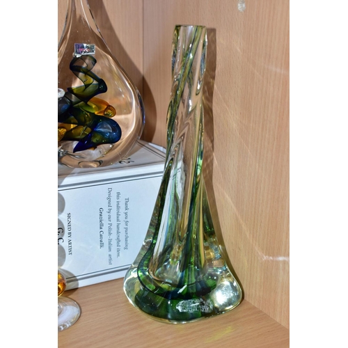 523 - FIVE PIECES OF STUDIO GLASS, comprising a Tim Simon for Uredale Glass conical scent bottle, the stop... 