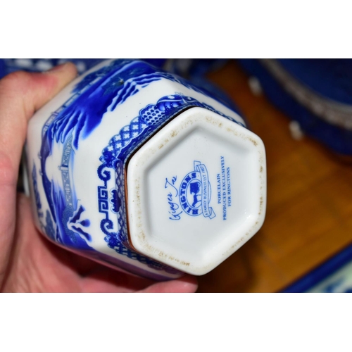 544 - A GROUP OF BLUE AND WHITE CERAMICS, to include a pair of Mintons willow pattern tureens, six Royal D... 