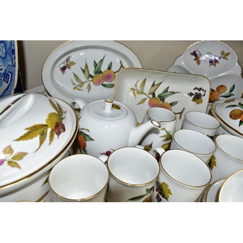 552 - THIRTY EIGHT PIECES OF ROYAL WORCESTER EVESHAM OVEN TO TABLE WARES, comprising two oval tureens, a r... 