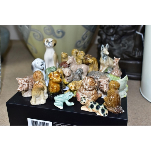 558 - A RESIN FIGURE, A GROUP OF VASES AND A COLLECTION OF WADE WHIMSIES, to include a heavy reproduction ... 