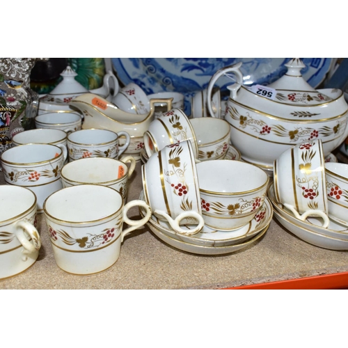 562 - A GROUP OF NINETEENTH CENTURY CERAMICS, to include an early nineteenth century Grainger & Co Worcest... 