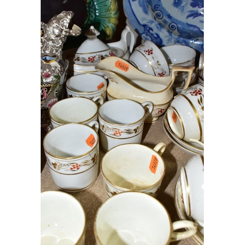 562 - A GROUP OF NINETEENTH CENTURY CERAMICS, to include an early nineteenth century Grainger & Co Worcest... 