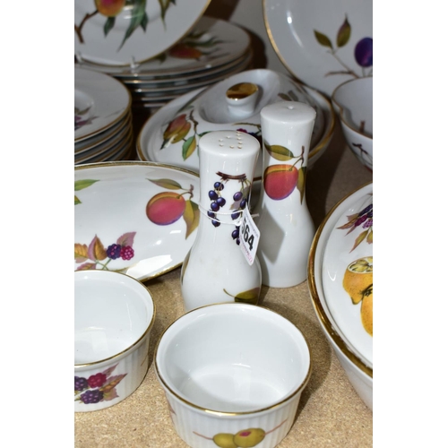 564 - A TWENTY SEVEN PIECE ROYAL WORCESTER EVESHAM DINNER SERVICE, comprising two oval tureens, a scallope... 