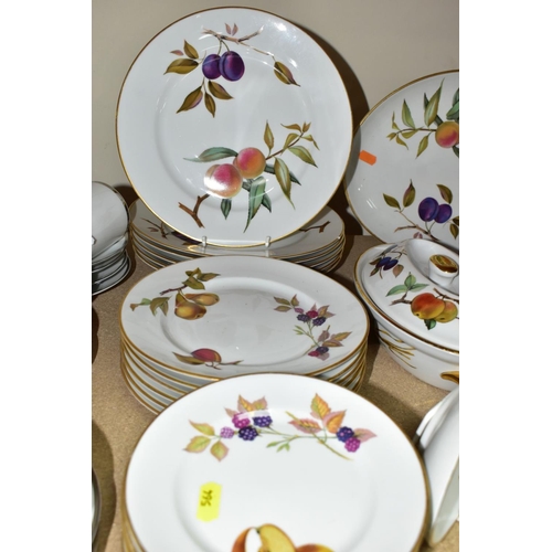 564 - A TWENTY SEVEN PIECE ROYAL WORCESTER EVESHAM DINNER SERVICE, comprising two oval tureens, a scallope... 