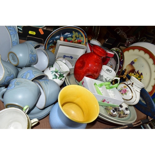 566 - TWO BOXES AND LOOSE CERAMICS, to include a nineteen piece Denby Mandarin part tea set, a quantity of... 