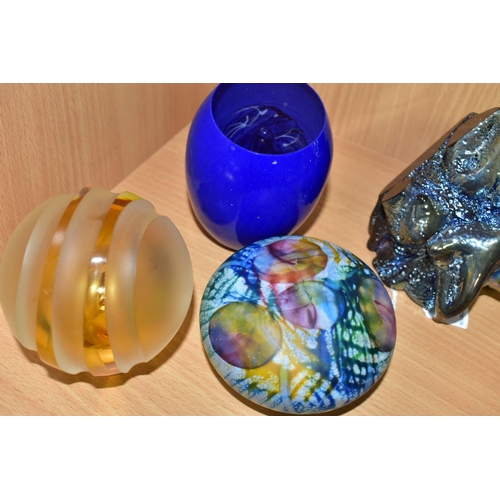 588 - FOUR DECORATIVE STUDIO GLASS PAPERWEIGHTS, comprising Gail D. Gill iridescent rock form paperweight,... 