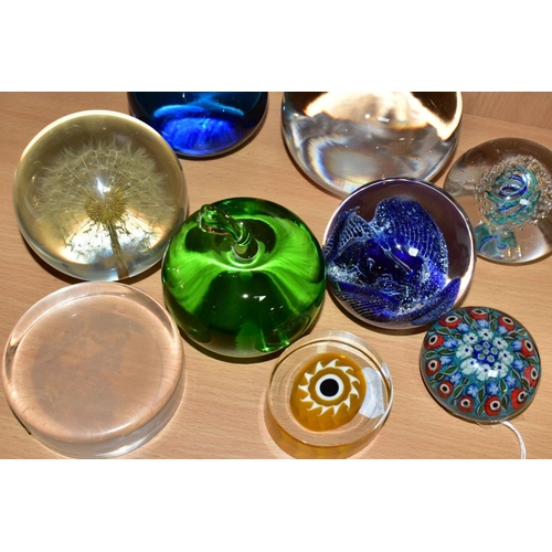 594 - A COLLECTION OF MODERN GLASS PAPERWEIGHTS, comprising a blue pear, green apple, round paperweight wi... 