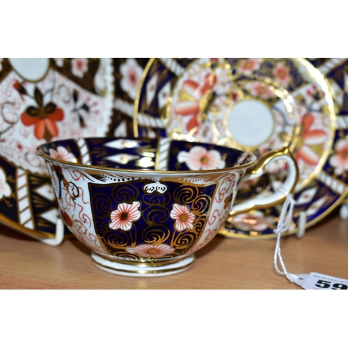 595 - ROYAL CROWN DERBY IMARI PATTERN CERAMICS, comprising a 1128 pattern 27cm plate (second), 2451 patter... 