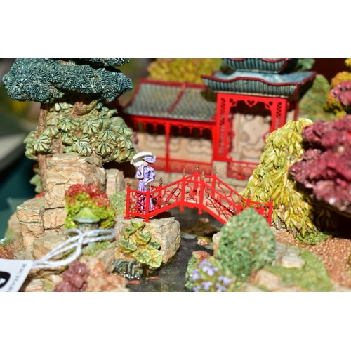 621 - TWO BOXED LIMITED EDITION LILLIPUT LANE SCULPTURES, comprising Reflections of Jade no 3466/3950 with... 