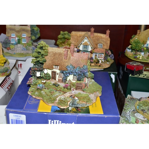 626 - EIGHT ANNIVERSARY/COLLECTORS CLUB LILLIPUT LANE SCULPTURES, seven boxed and some with deeds, mention... 