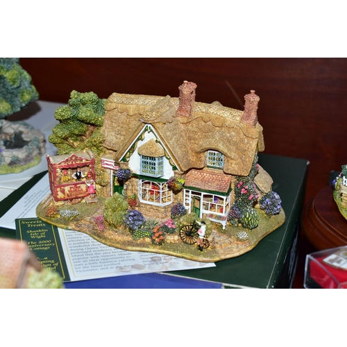 626 - EIGHT ANNIVERSARY/COLLECTORS CLUB LILLIPUT LANE SCULPTURES, seven boxed and some with deeds, mention... 