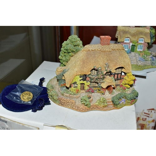 626 - EIGHT ANNIVERSARY/COLLECTORS CLUB LILLIPUT LANE SCULPTURES, seven boxed and some with deeds, mention... 