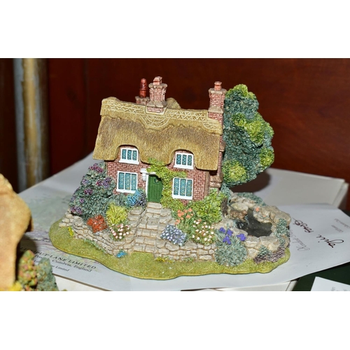 626 - EIGHT ANNIVERSARY/COLLECTORS CLUB LILLIPUT LANE SCULPTURES, seven boxed and some with deeds, mention... 