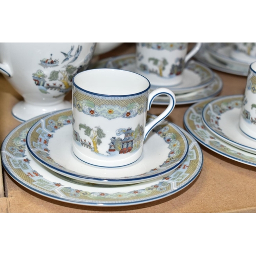 687 - A SEVENTY FIVE PIECE WEDGWOOD CHINESE LEGEND DINNER SERVICE, comprising a coffee pot, a teapot, two ... 