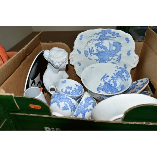 689 - FOUR BOXES AND LOOSE CERAMICS AND GLASSWARES, to include a thirty eight piece Denby Energy dinner se... 