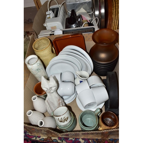 698 - THREE BOXES AND LOOSE CERAMICS, GLASSWARES AND HOUSEHOLD ITEMS, to include a boxed Picquot Ware grid... 