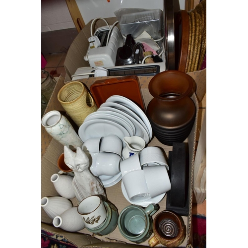 698 - THREE BOXES AND LOOSE CERAMICS, GLASSWARES AND HOUSEHOLD ITEMS, to include a boxed Picquot Ware grid... 