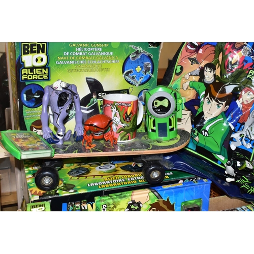 701 - A COLLECTION  OF BEN 10 ALIEN FORCE TOYS AND COLLECTABLES, to include boxed Bandai Kevin Levin's Act... 