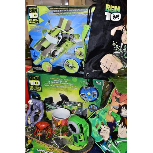 701 - A COLLECTION  OF BEN 10 ALIEN FORCE TOYS AND COLLECTABLES, to include boxed Bandai Kevin Levin's Act... 