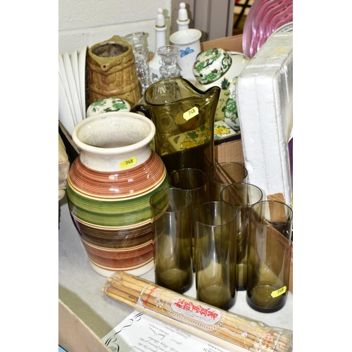 748 - TWO BOXES AND LOOSE CERAMICS, GLASSWARES AND SUNDRY ITEMS, to include a pair of Mason's Chartreuse c... 