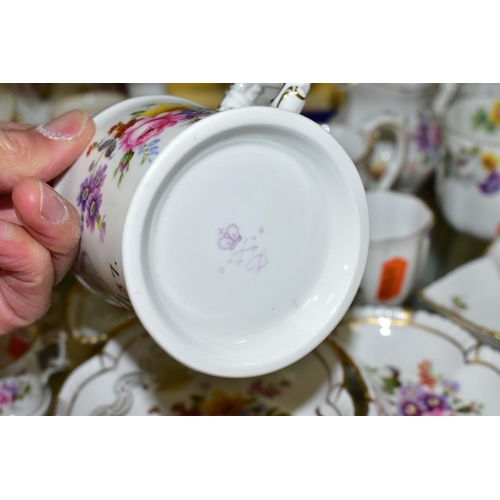 775 - A QUANTITY OF ROYAL CROWN DERBY 'DERBY POSIES' GIFTWARES ETC, backstamps vary, approximately thirty ... 