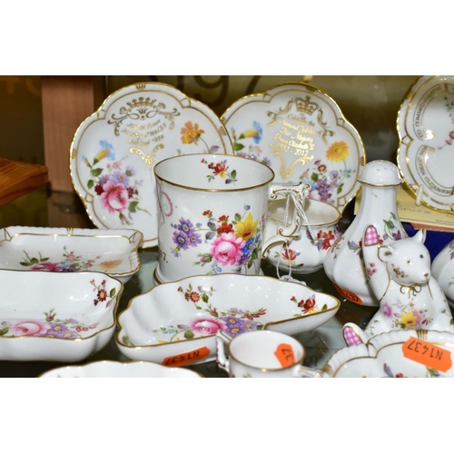 775 - A QUANTITY OF ROYAL CROWN DERBY 'DERBY POSIES' GIFTWARES ETC, backstamps vary, approximately thirty ... 