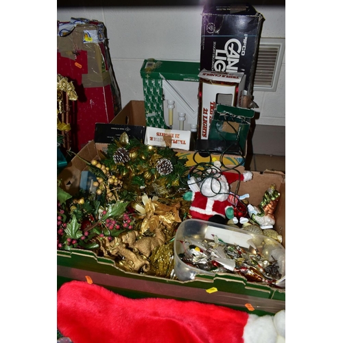 784 - SIX BOXES AND LOOSE CHRISTMAS TREES AND DECORATIONS, to include twenty six vintage glass clip on bir... 