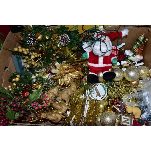 784 - SIX BOXES AND LOOSE CHRISTMAS TREES AND DECORATIONS, to include twenty six vintage glass clip on bir... 